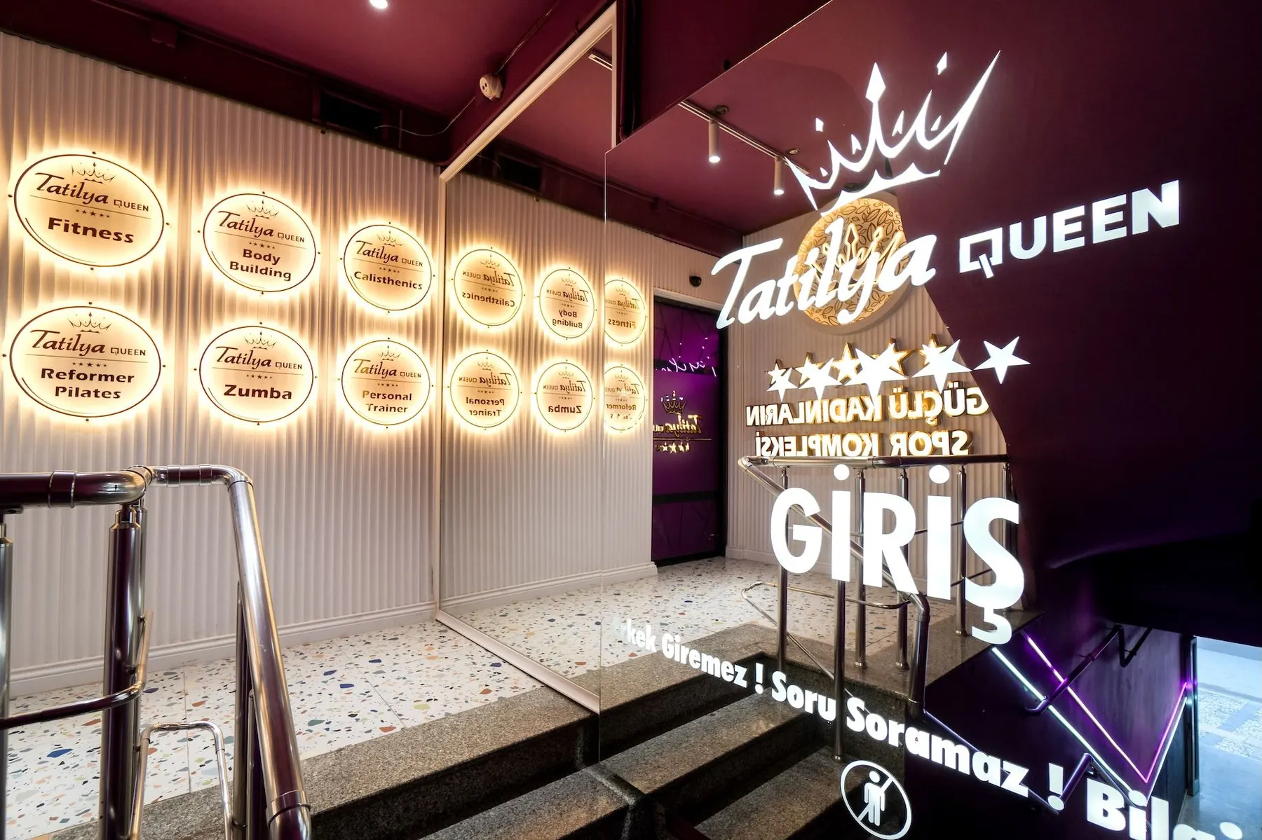 Tatilya Queen salon girişi
